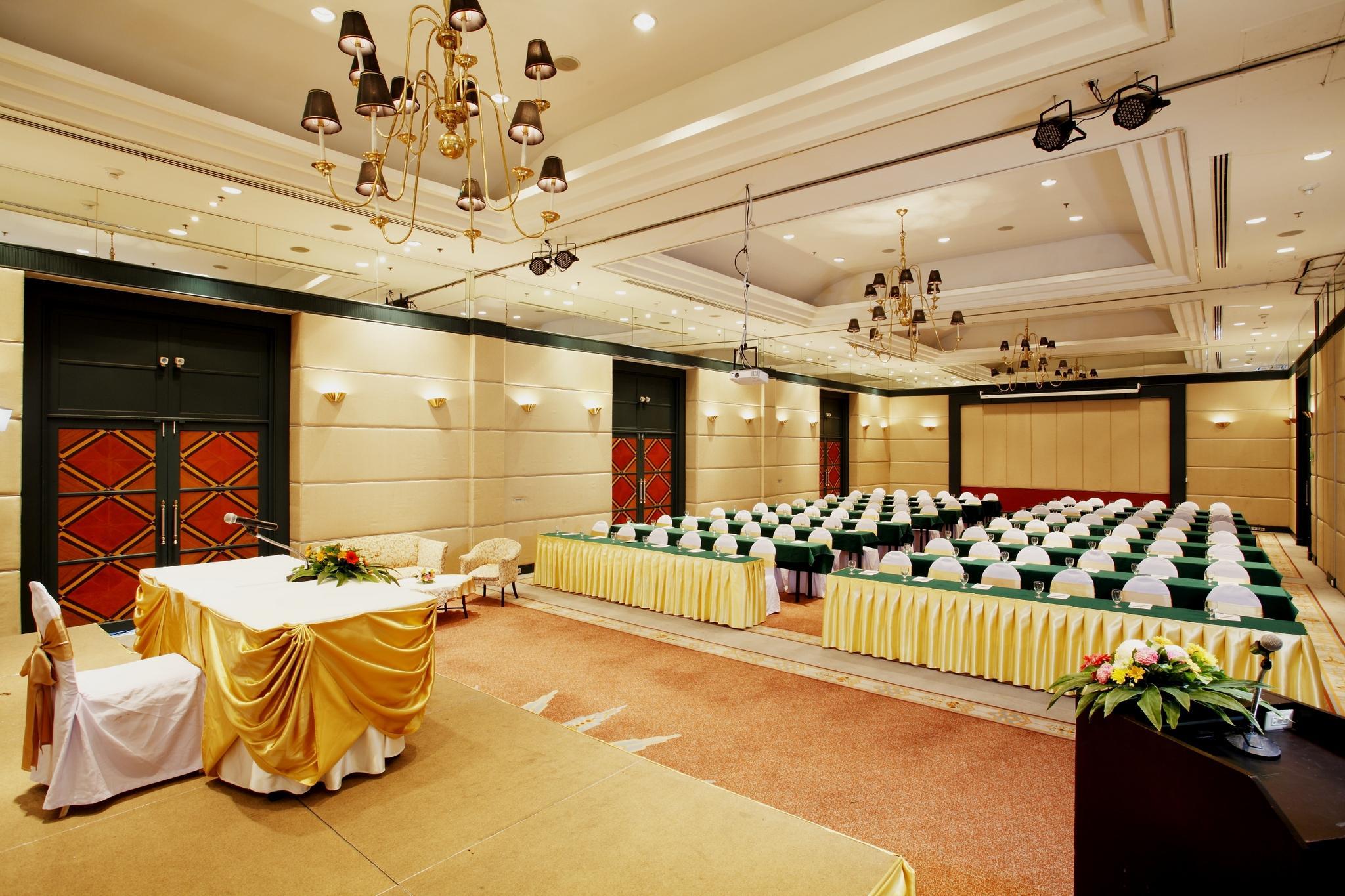 Centara Hotel Hat Yai Exterior photo